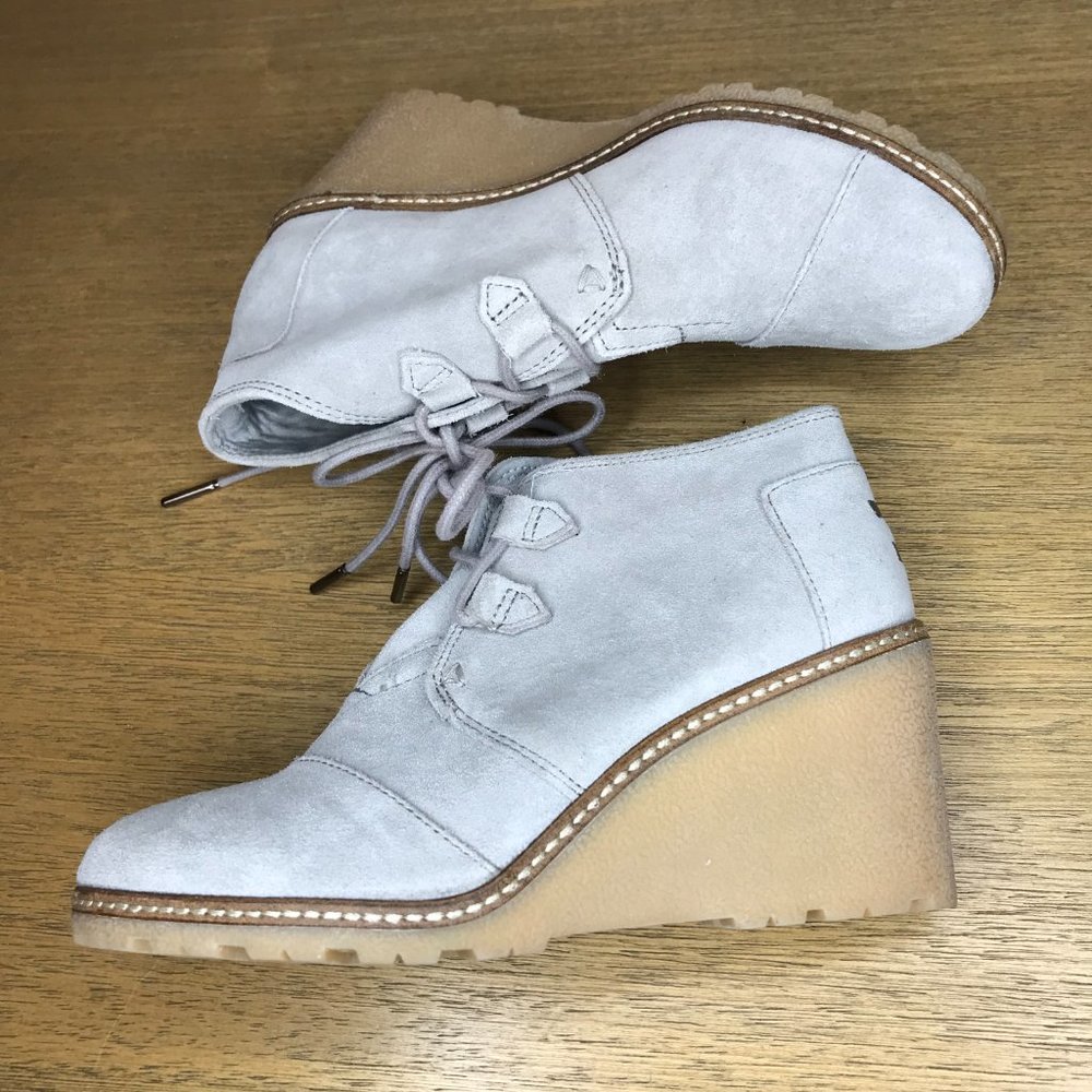 NEW TOMS Womens Suede Lace Up Wedge Ankle Booties 300716 ~ Size 7 - Picture 2 of 9